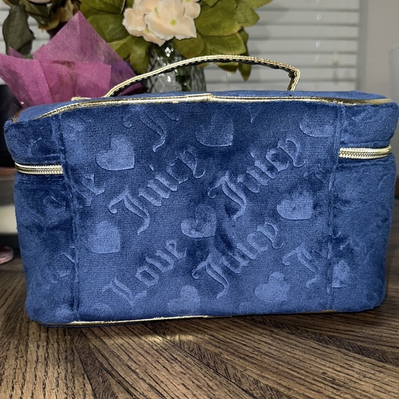 NWT juicy couture makeup bag 💙 - Picture 3 of 3